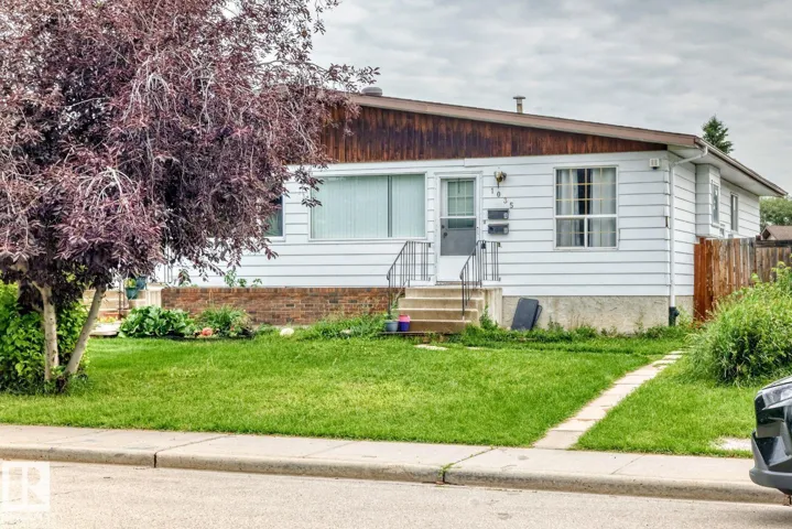 1035 LAKEWOOD RD N NW, Edmonton, Alberta T6K3B1