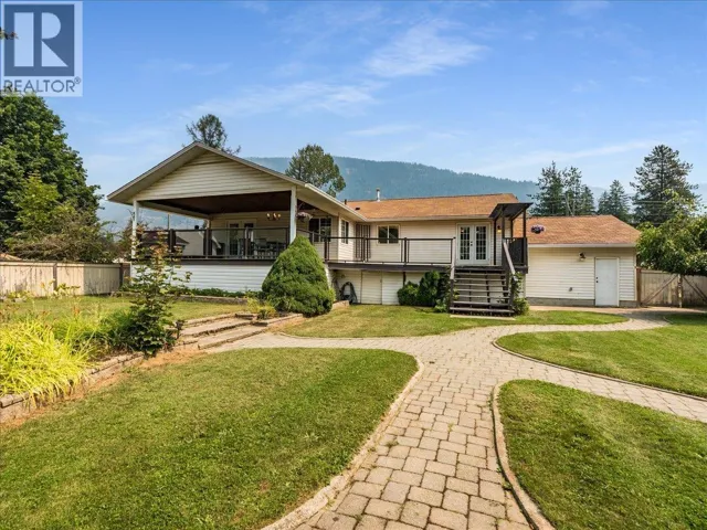 1328 GLENDALE Avenue, Salmo, British Columbia V0G1Z0