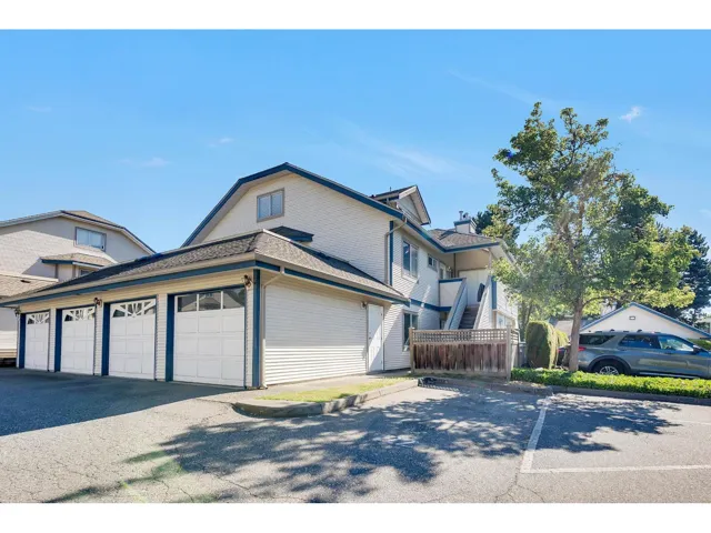 213 7837 120A ST STREET, Surrey, British Columbia V3W0W9