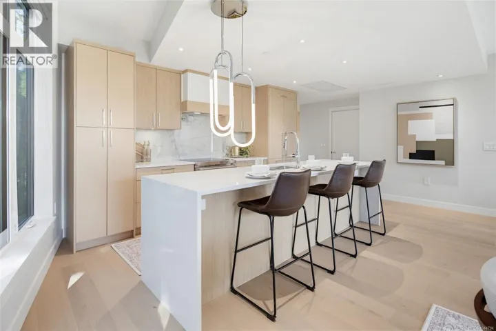 202 5229 Cordova Bay Rd, Saanich, British Columbia V8Y2L1