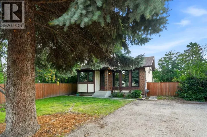 13 Spruce Drive, Lacombe, Alberta T4L1V2