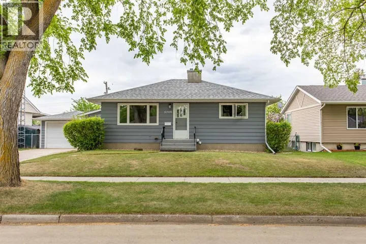 5709 49 Avenue, Lacombe, Alberta T4L1M4