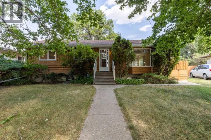 1005 17 Street N, Lethbridge, Alberta T1H3E3