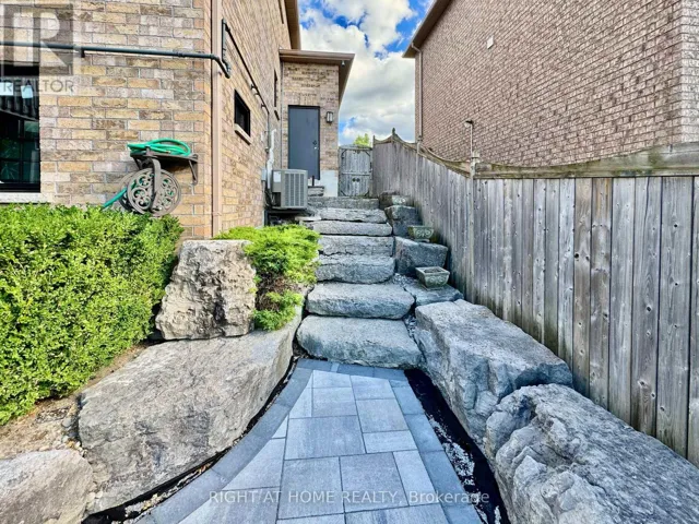 LOWER - 20 PRINCE OF WALES DRIVE, Barrie (Innis-Shore), Ontario L4N0T5