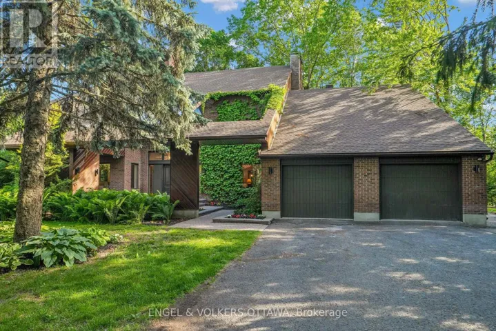 7 MID PINES GROVE, Ottawa, Ontario K2R1B7