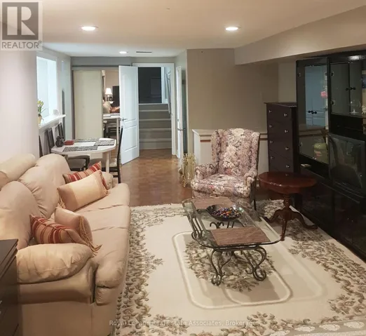 3323 QUEEN FREDERICA DRIVE, Mississauga (Applewood), Ontario L4Y2Z9