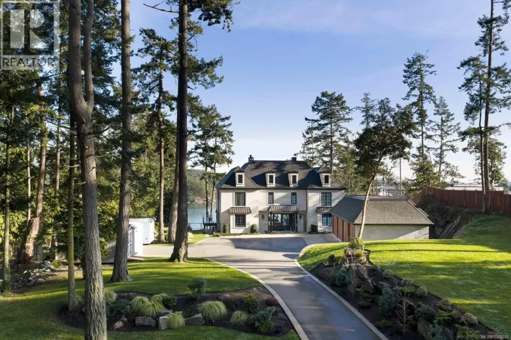 10865 Fernie Wynd Rd, North Saanich, British Columbia V8L5H8