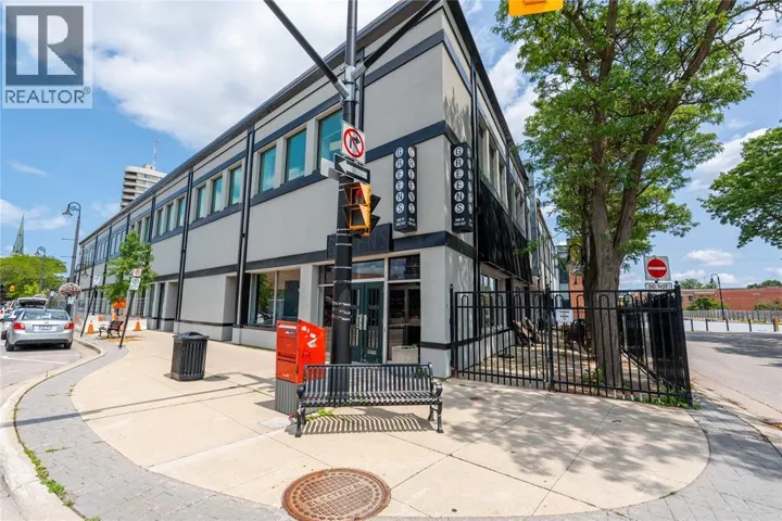 196 Christina STREET North, Sarnia, Ontario N7T5V3