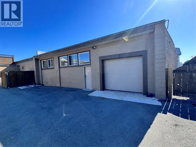 3 859 Devonshire Rd, Esquimalt, British Columbia V9A4T5