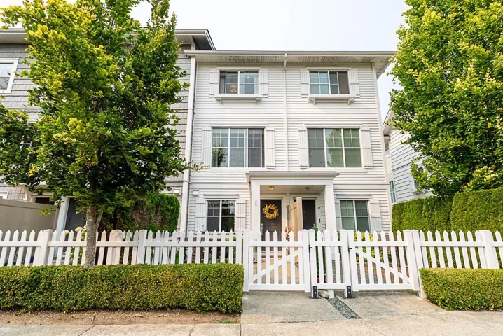 11 16228 16 AVENUE, Surrey, British Columbia V4A1S7