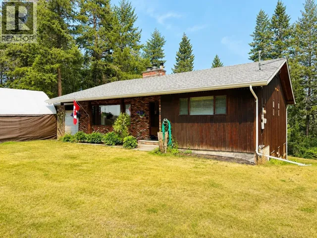 816 ROBERTS DRIVE, Esler / Dog Creek, British Columbia V2G3K8