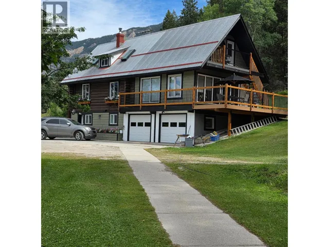 5564/5574 Highway 95 Highway, Edgewater, British Columbia V0A1E0