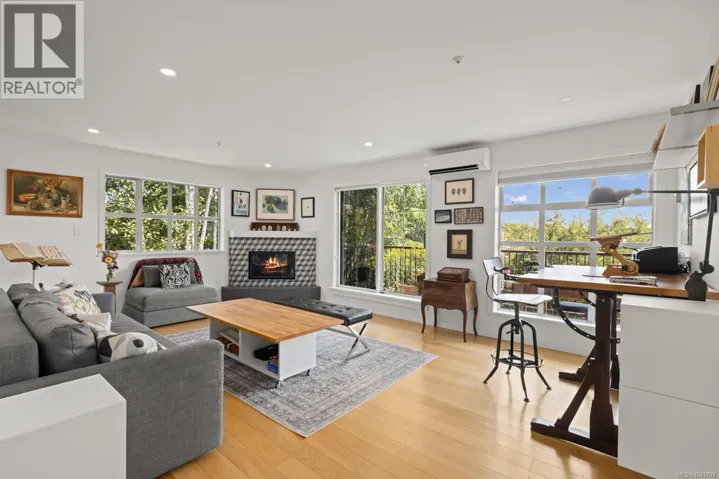 304 1246 Fairfield Rd, Victoria, British Columbia V8V3B5
