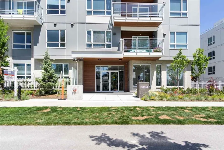 111 13963 105 BOULEVARD, Surrey, British Columbia V3T0M9
