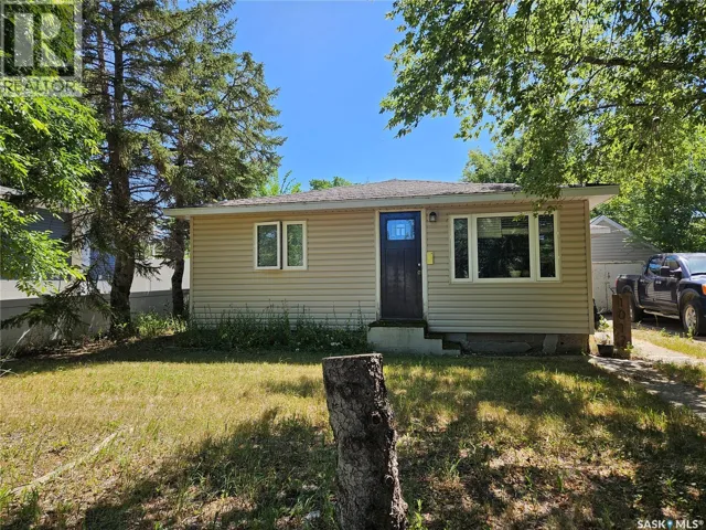 1017 Coteau STREET W, Moose Jaw, Saskatchewan S6H5G3