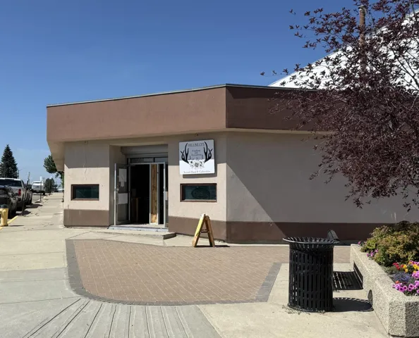East, 5105-51 st (East Suite), Drayton Valley, Alberta T7A1R1