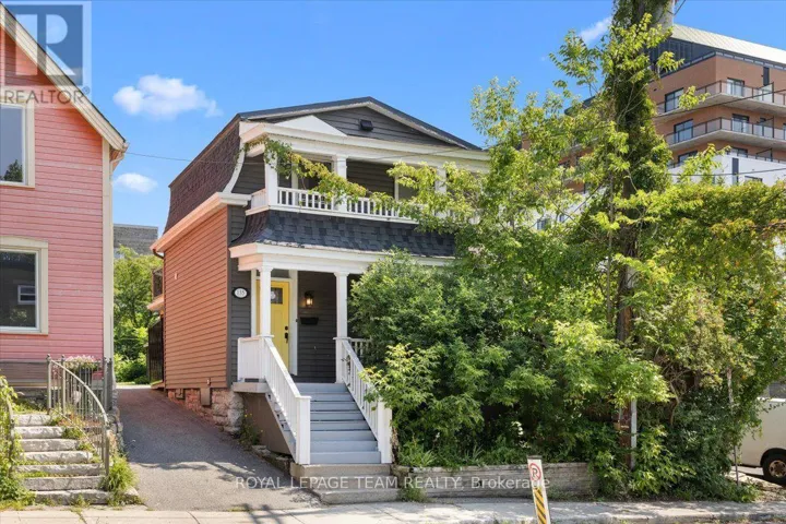135 UPPER LORNE PLACE, Ottawa, Ontario K1R7G8