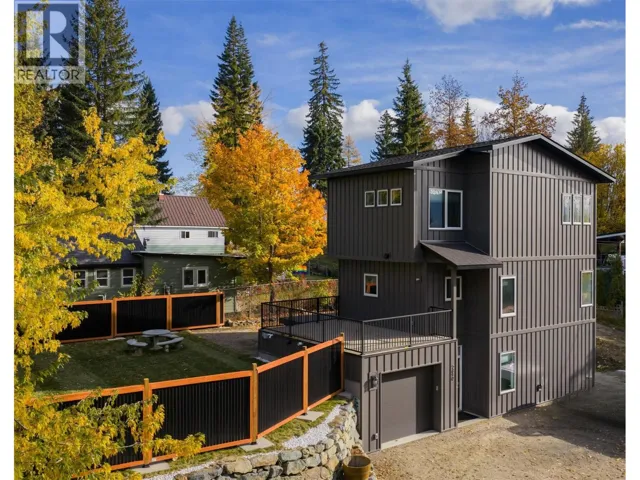 2690 Monte Christo Street, Rossland, British Columbia V0G1Y0