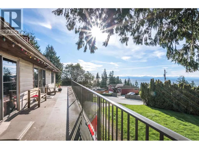 4902 LAUREL AVENUE, Sechelt, British Columbia V7Z0B7