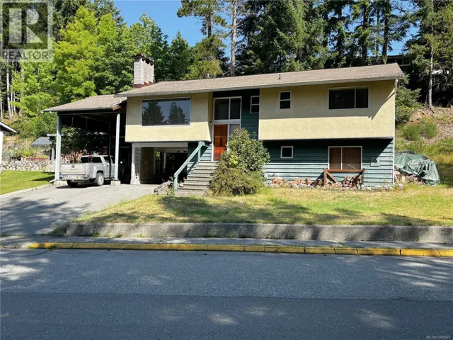 352 Nootka Dr, Gold River, British Columbia V0P1G0
