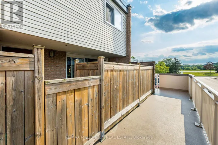 301 MILESTONE CRESCENT, Aurora (Aurora Village), Ontario L4G3M2