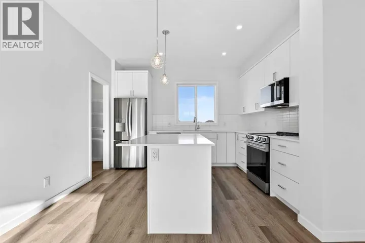 12 Hotchkiss Parade SE, Calgary, Alberta T3S0X5