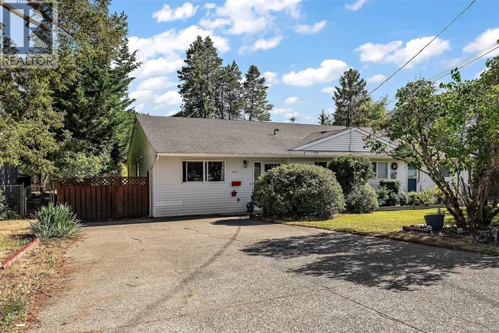 855 Sevenoaks Rd, Saanich, British Columbia V8X3V8