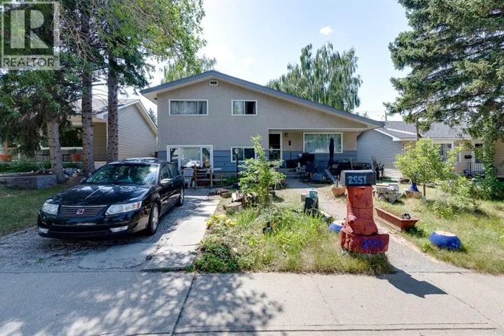 2551 Chicoutimi Drive NW, Calgary, Alberta T2L0W4
