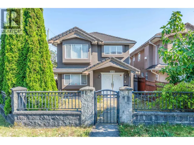 7698 14TH AVENUE, Burnaby, British Columbia V3N2A6