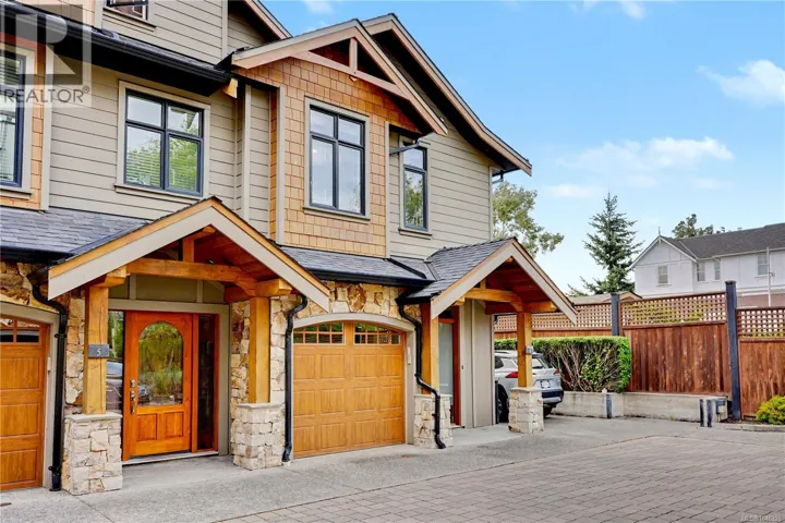 4 2622 Shelbourne St, Victoria, British Columbia V8R4L9
