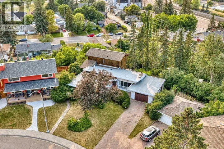 15 Glenview Drive SW, Calgary, Alberta T3E4H4