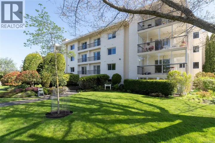 402 2323 Hamiota St, Oak Bay, British Columbia V8R2N1