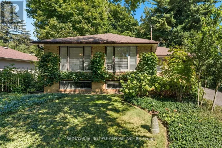 UPPER - 1229 WELWYN DRIVE, Mississauga (Clarkson), Ontario L5J3J5