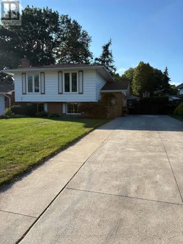 9440 CHESTNUT DRIVE, Windsor, Ontario N8R1G8