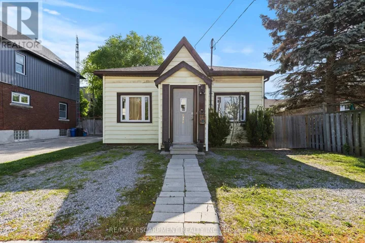 4774 SAINT CLAIR AVENUE, Niagara Falls (Downtown), Ontario L2E3T1