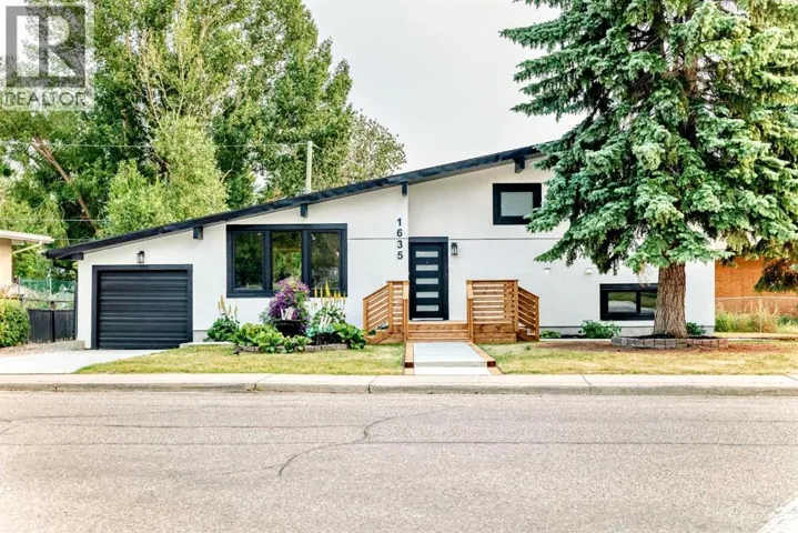 1635 32 Avenue NW, Calgary, Alberta T2L0K4