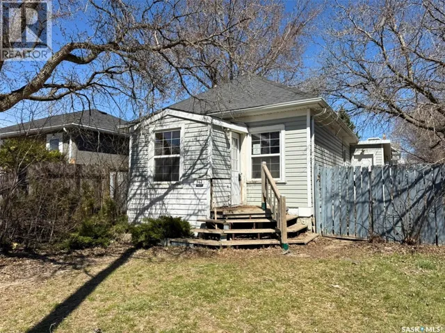 562 Athabasca STREET W, Moose Jaw, Saskatchewan S6H2C6