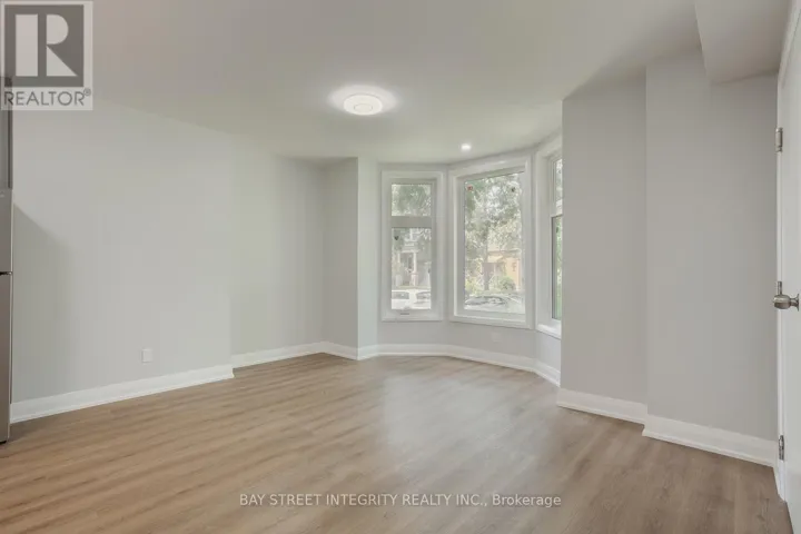 MAIN FLOOR - 19 D'ARCY STREET, Toronto (Kensington-Chinatown), Ontario M5T1J8