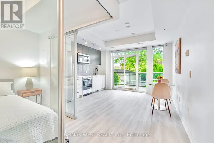 211 - 2300 ST CLAIR AVENUE W, Toronto (Junction Area), Ontario M6N0B3