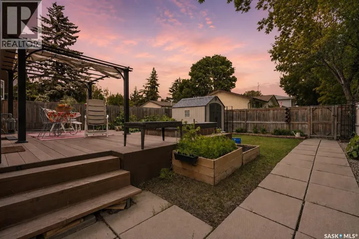 2715 Arlington AVENUE, Saskatoon, Saskatchewan S7J2J5