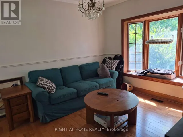 17 GWENDOLEN AVENUE, Toronto (Lansing-Westgate), Ontario M2N1A1