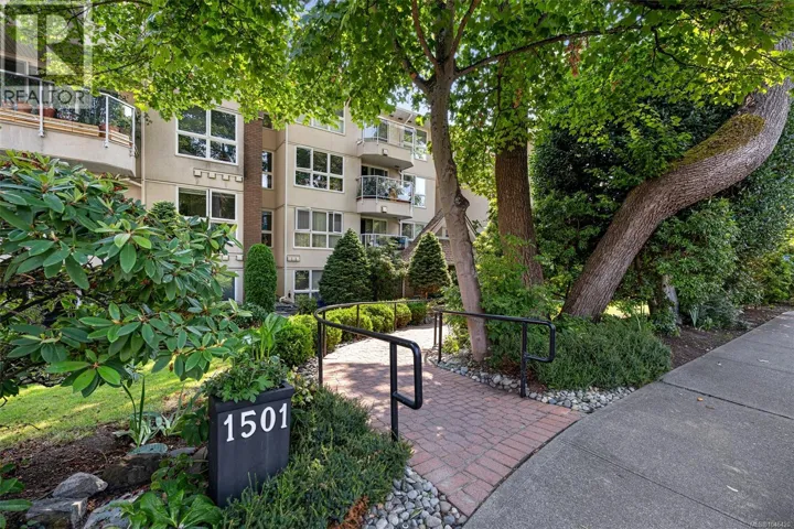 401 1501 Richmond Ave, Victoria, British Columbia V8R4P7