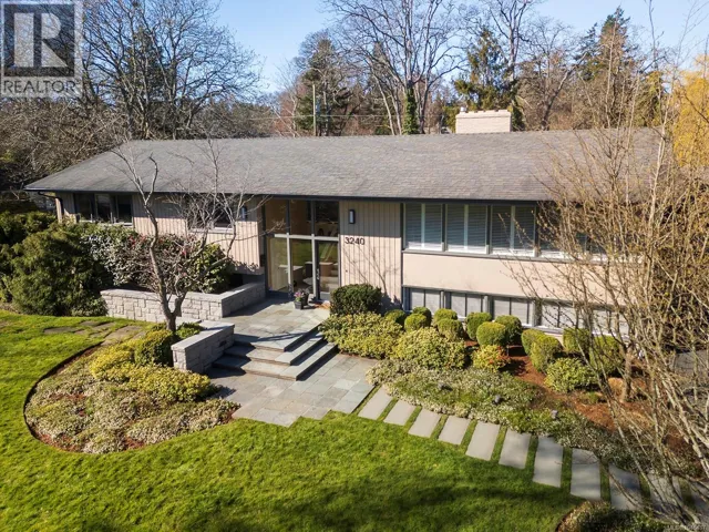 3240 Beach Dr, Oak Bay, British Columbia V8R6L8