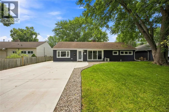 887 MCCAW STREET, Sarnia, Ontario N7V2X4