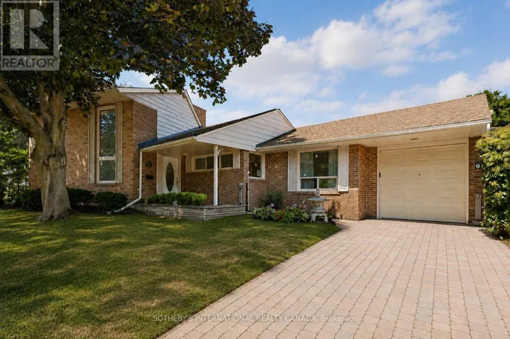9 BABINGTON COURT, Toronto (Princess-Rosethorn), Ontario M9A1J7