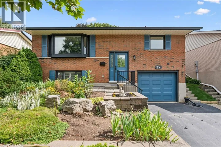 37 DUNSMERE Drive, Kitchener, Ontario N2E1V5