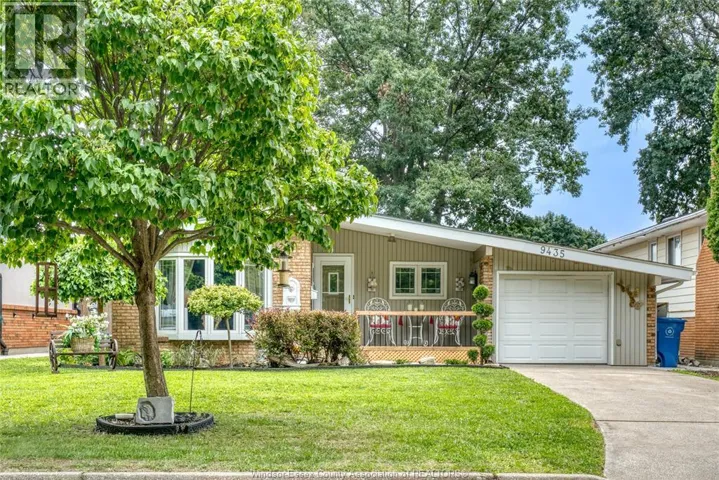 9435 RIDGE ROAD, Windsor, Ontario N8R1G5