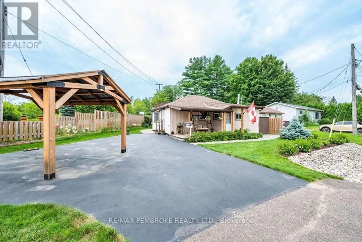 890 LEA STREET, Pembroke, Ontario K8A6H7