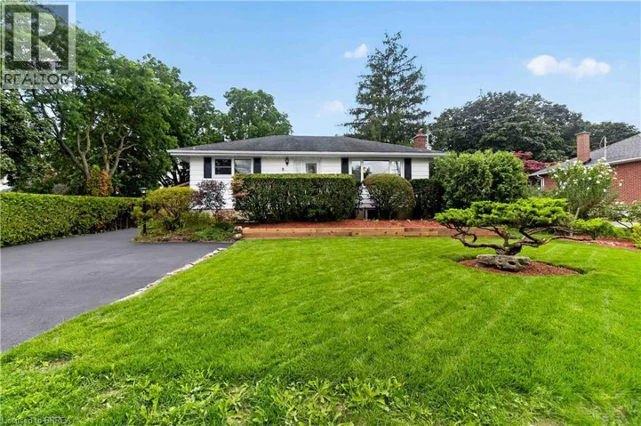 8 AVONDALE Crescent, Brantford, Ontario N3S4L5