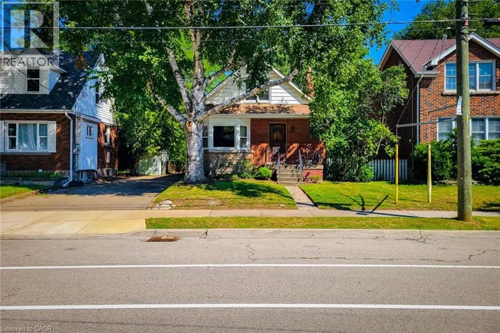 30 SANDERS Boulevard, Hamilton, Ontario L8S3J3